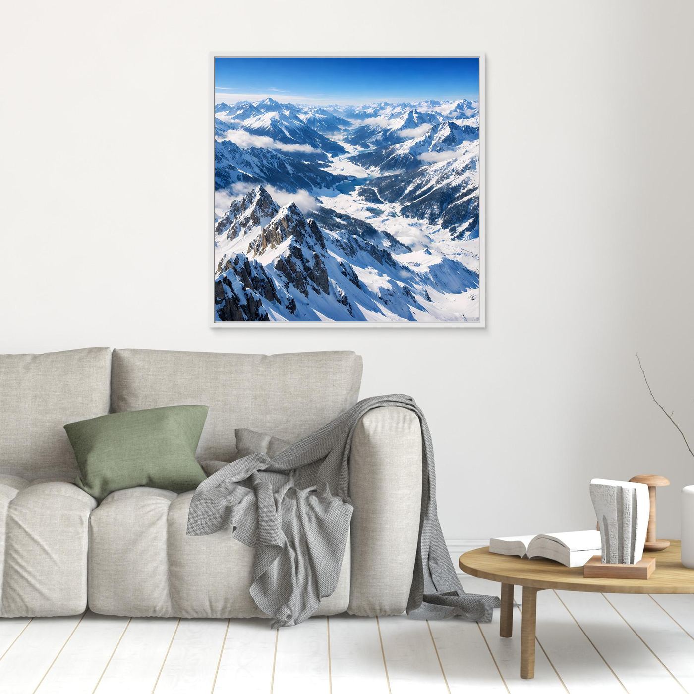 Leinwandbild mit schneebedeckter Alpenpanoramalandschaft, blau-weiß, weißer Rahmen