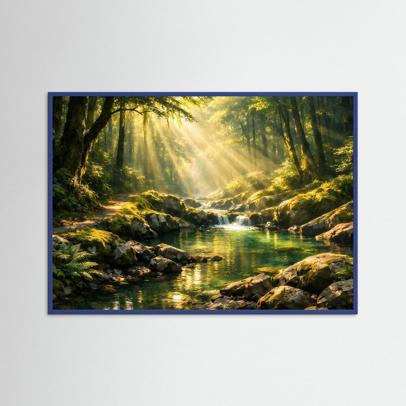 Wandbild im Querformat mit Waldbach im Morgenlicht, Bäume und Lichtstrahlen, blauer Holzrahmen