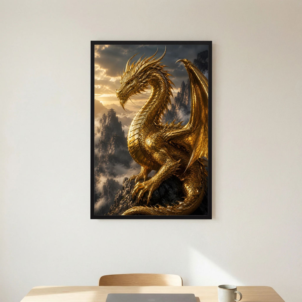Kunstposter im Hochformat: goldener Drache, schwarzer Rahmen