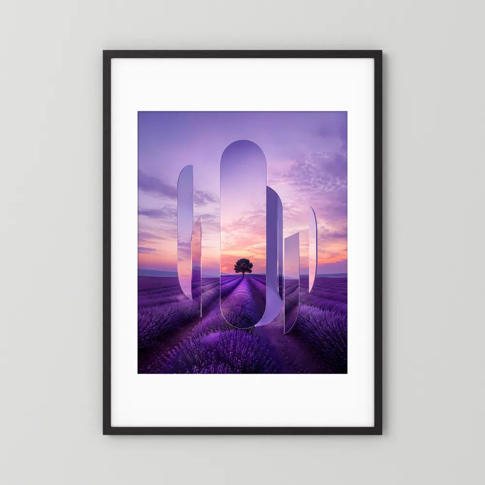 Poster im Hochformat mit schwarzem Rahmen und weißem Passepartout, violettes Lavendelfeldmotiv