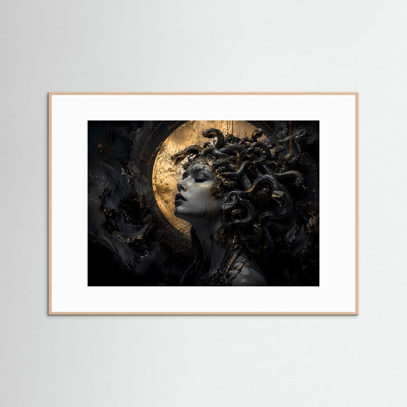 Medusa Poster Schwarz Gold | Mythologie Wandkunst | Dunkle Fantasy Kunst | Elegante Gorgone | Luxuriöse Leinwand mit Goldakzenten