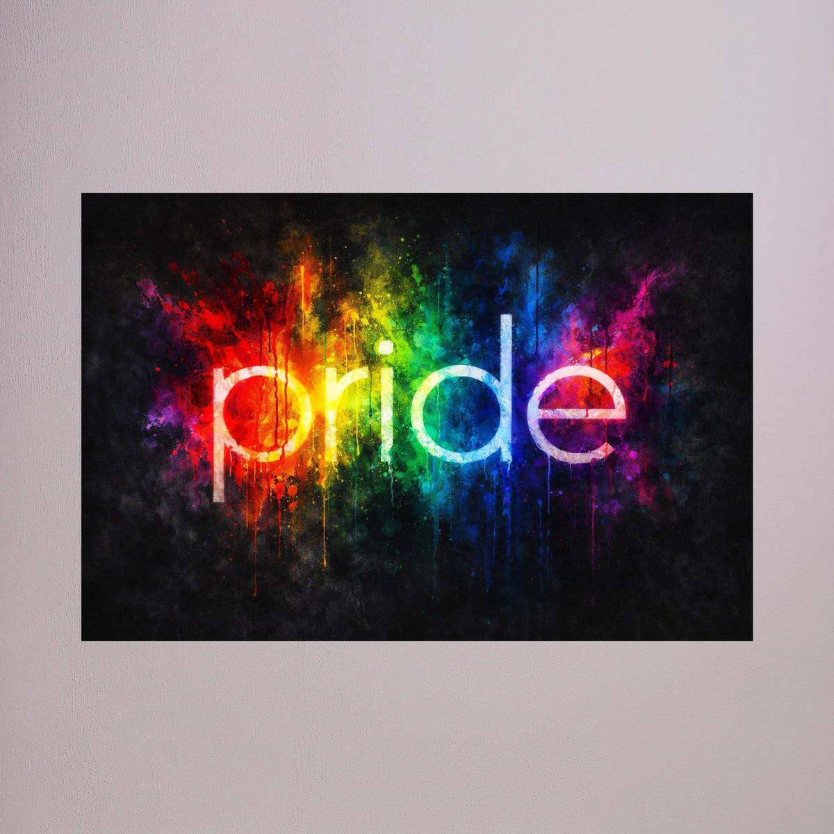 Querformatiges Wandbild mit farbigen Spritzern und Schriftzug „pride“ im Regenbogen-Look