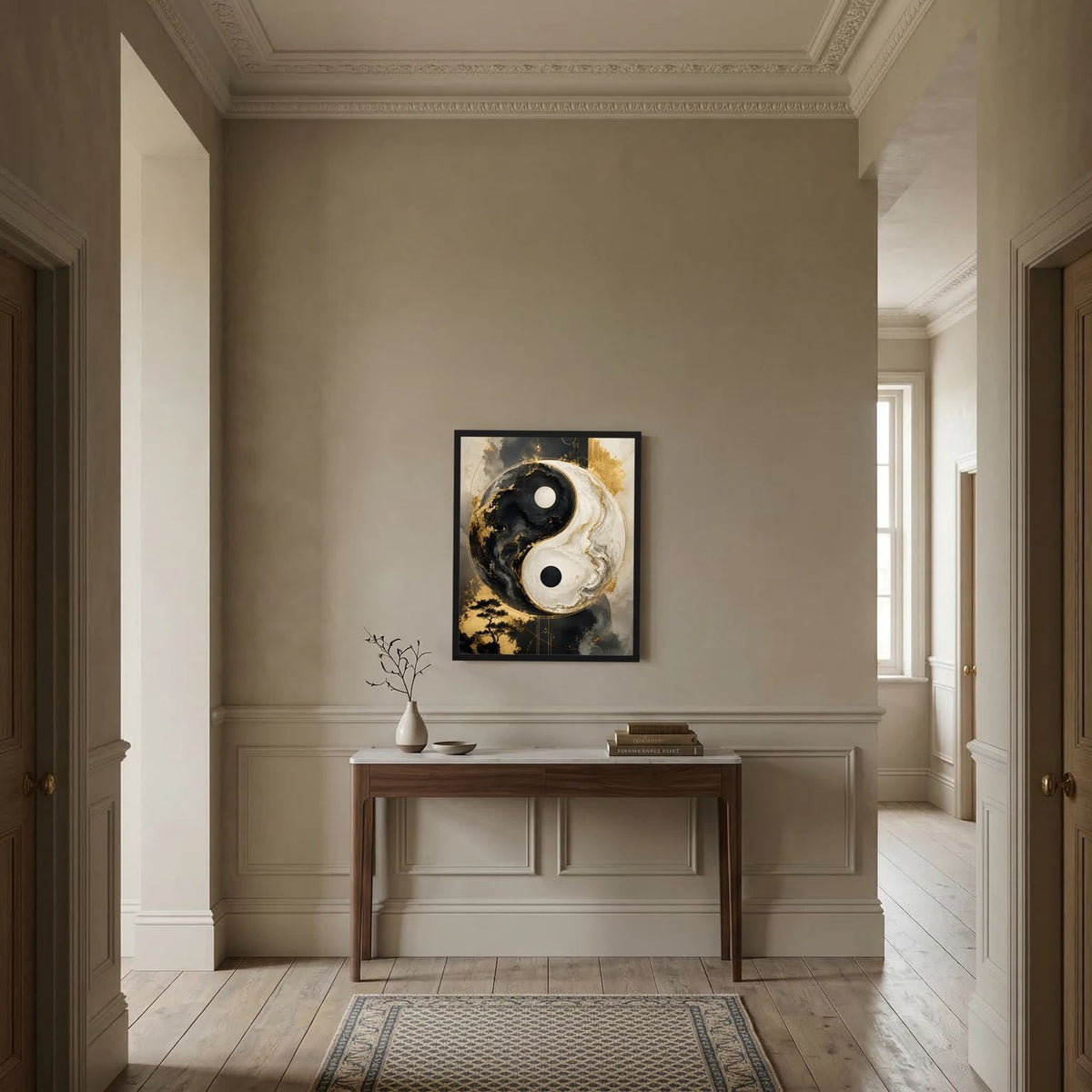 Yin-Yang-Wandposter im schwarzen Rahmen, Schwarz-Weiß-Gold mit Landschaft und Dunst.