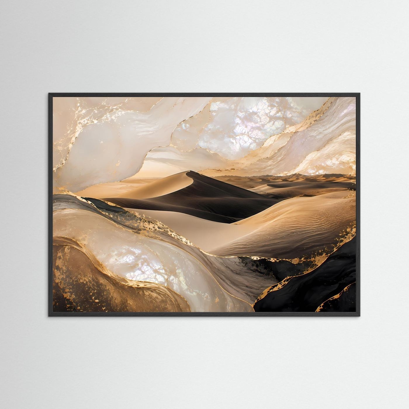 Querformat-Poster im schwarzen Rahmen: Wüstenlandschaft mit beigefarbenen Dünen, Goldakzenten