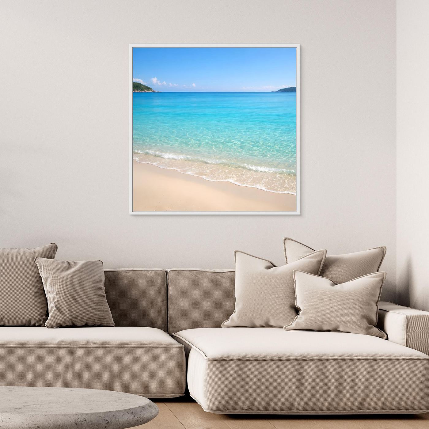 Quadratisches Leinwandbild Strand mit türkisfarbenem Meer und hellem Sand, weißer Rahmen