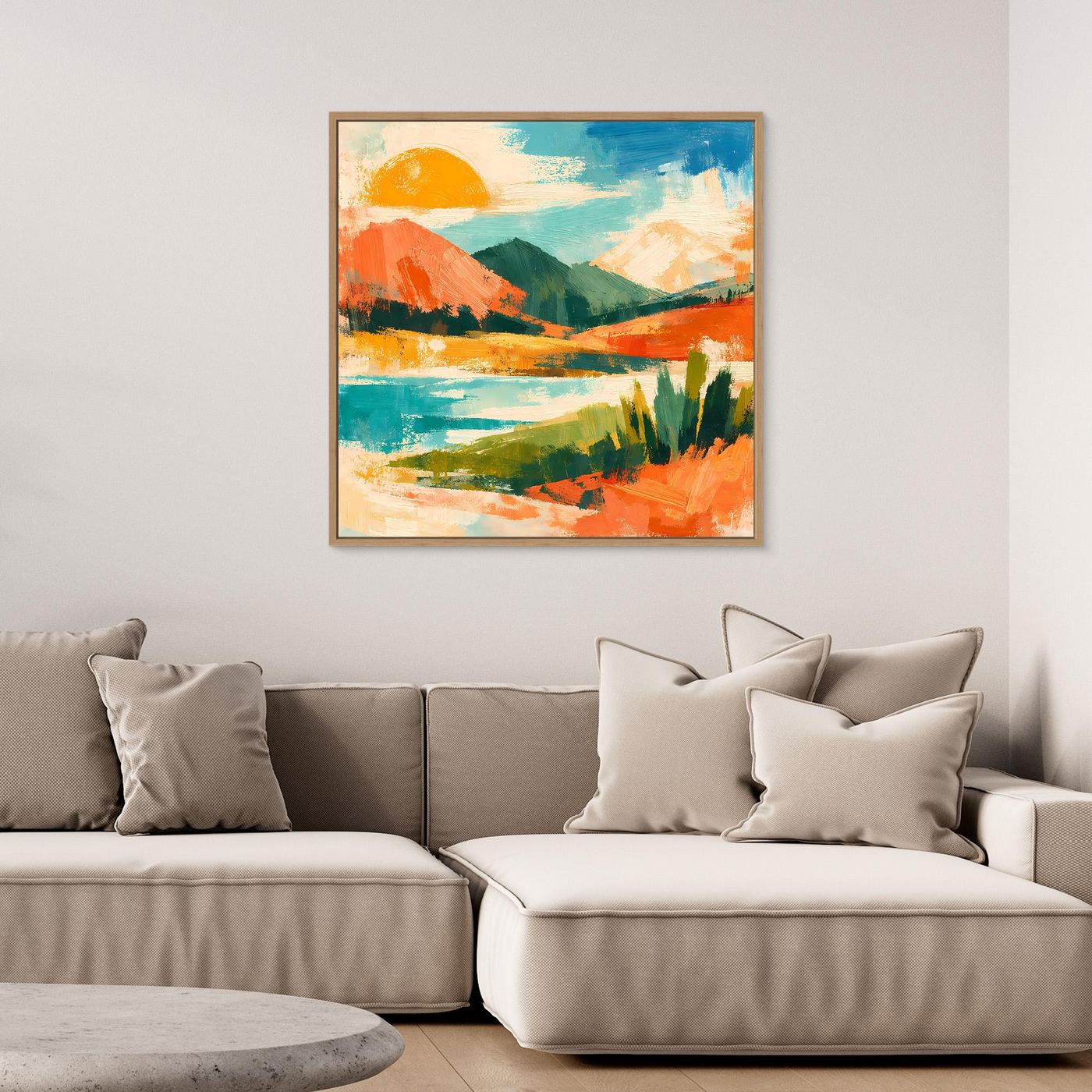 Abstraktes Leinwand-Wandbild mit Sonne über See, Hügeln und bunten Pinselstrichen, mit hellem Rahmen
