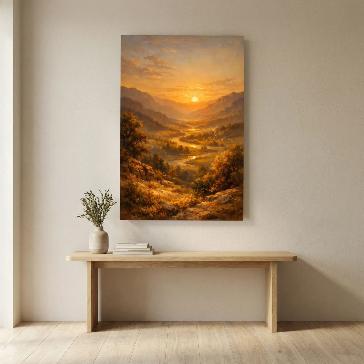 Hochformatiges Wandbild mit Berglandschaft im goldenen Abendlicht, hellbrauner Holzrahmen