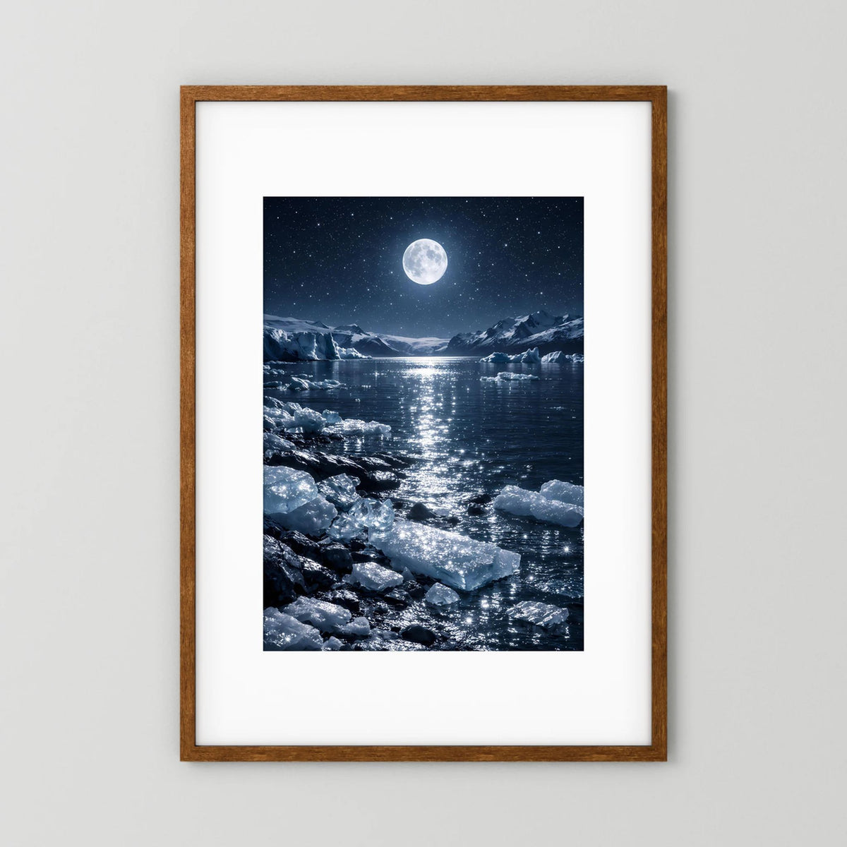 Poster Hochformat: Mond über Eismeer, Nachtlandschaft, brauner Holzrahmen