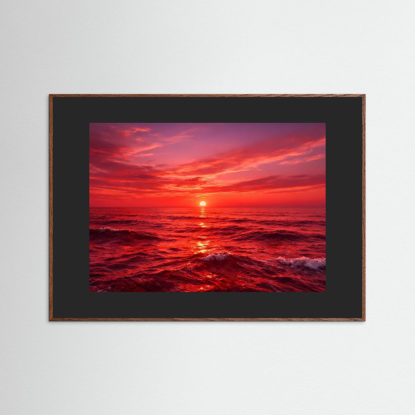 Wandbild mit Sonnenuntergang über dem Meer, im schwarzen Rahmen