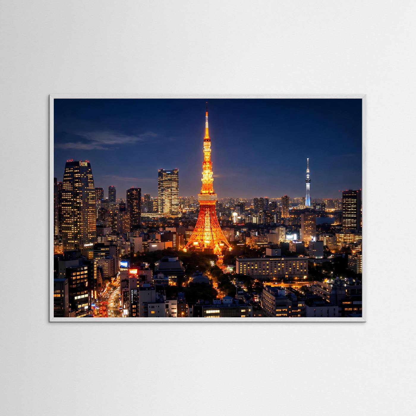Querformat-Poster im dunklen Rahmen: nächtlicher Stadtblick mit Tokyo Tower
