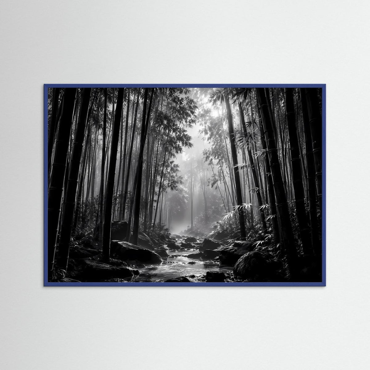 Wandbild mit Schwarzweiß-Bambuswald und Wasserlauf, blauer Akzentrahmen