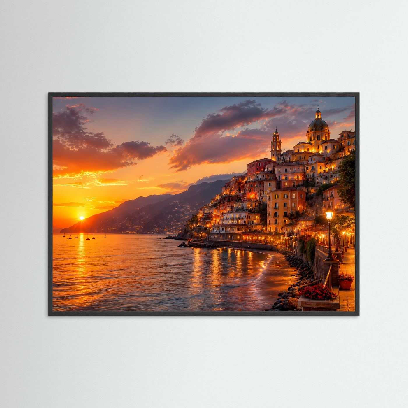 Amalfiküste Poster Querformat | Italienische Küstenstadt bei Sonnenuntergang | Mediterranes Wandbild mit Meer, Altstadt & goldener Abendstimmung