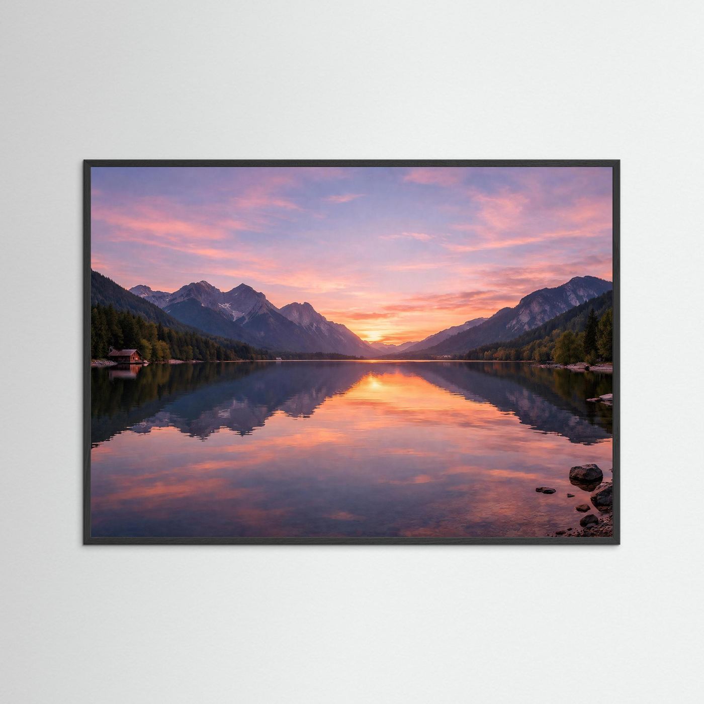 Querformat-Poster mit Bergsee und Spiegelung bei Sonnenuntergang, schwarzer Rahmen