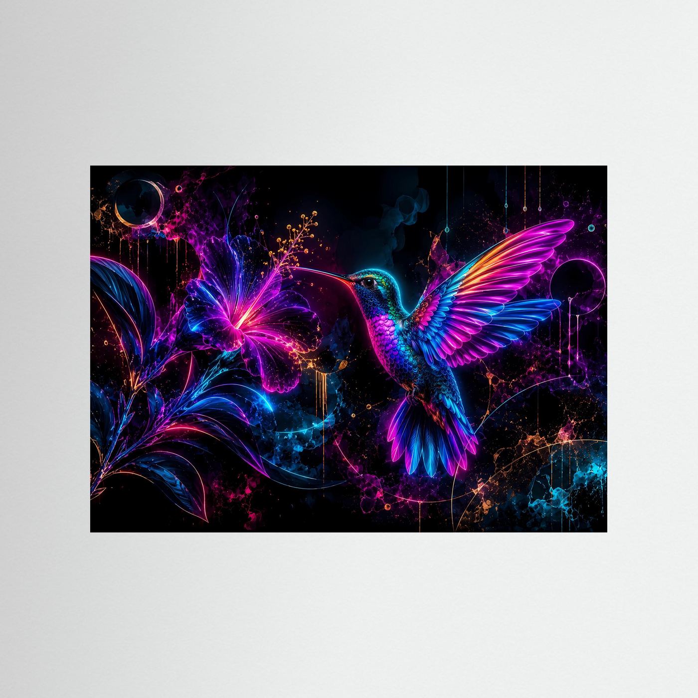 Neon-Kolibri mit Blüte | Futuristische Wandkunst in Pink, Blau & Violett