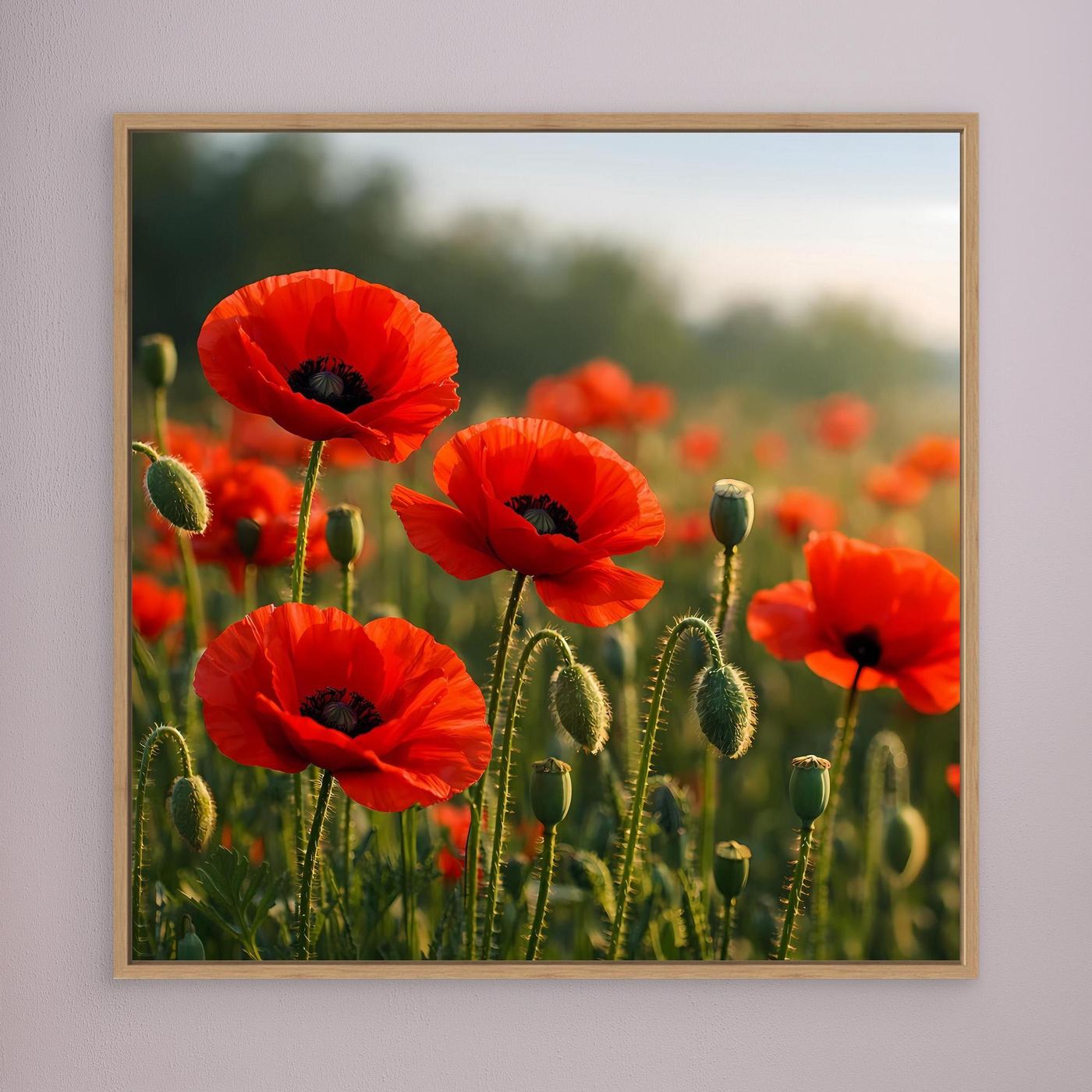 Wandbild mit rotem Klatschmohn auf grünem Feld, naturfarbener Holzrahmen