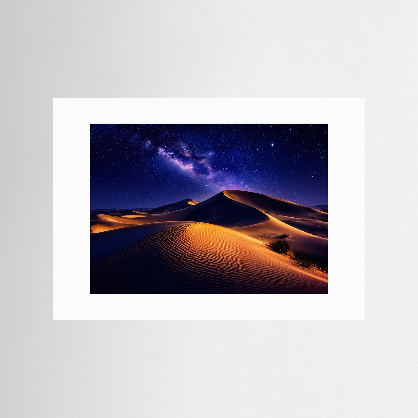 Wüste bei Nacht Poster | Sternenhimmel über goldenen Sanddünen | Milchstraße Landschaft | Moderner Natur Kunstdruck