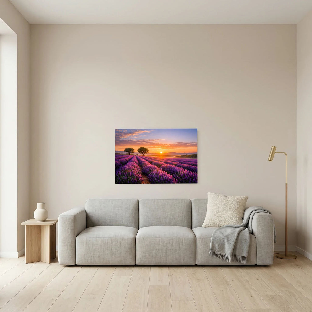Kunstposter im Querformat mit Lavendelfluren, zwei Bäumen und farbigem Dämmerungslicht