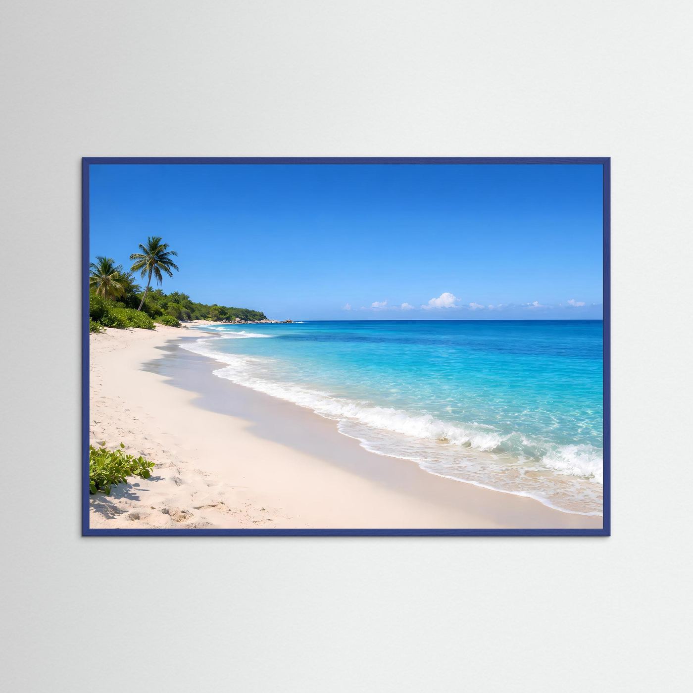 Strand-Panorama-Poster mit dunkelblauem Rahmen: Sandstrand, türkisfarbenes Meer, Palmen