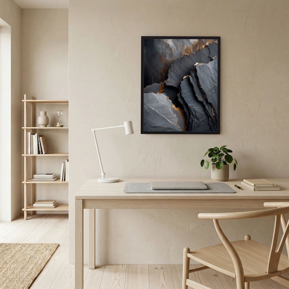 Gerahmtes Poster mit abstrakten schwarzen Felsplatten und goldenen Einschlüssen