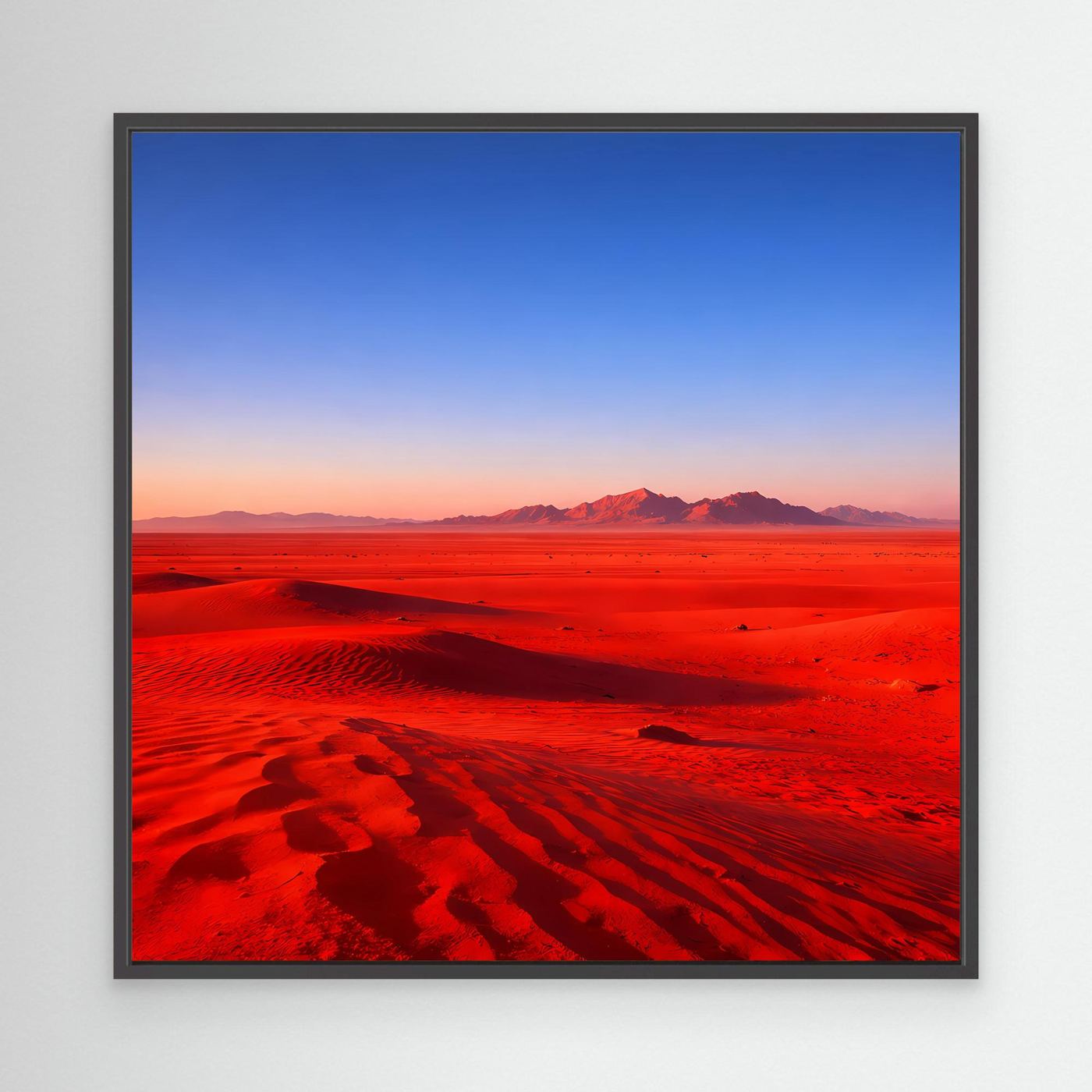 Leinwandbild mit roter Wüste und Dünen bei Dämmerung, schwarzer Rahmen