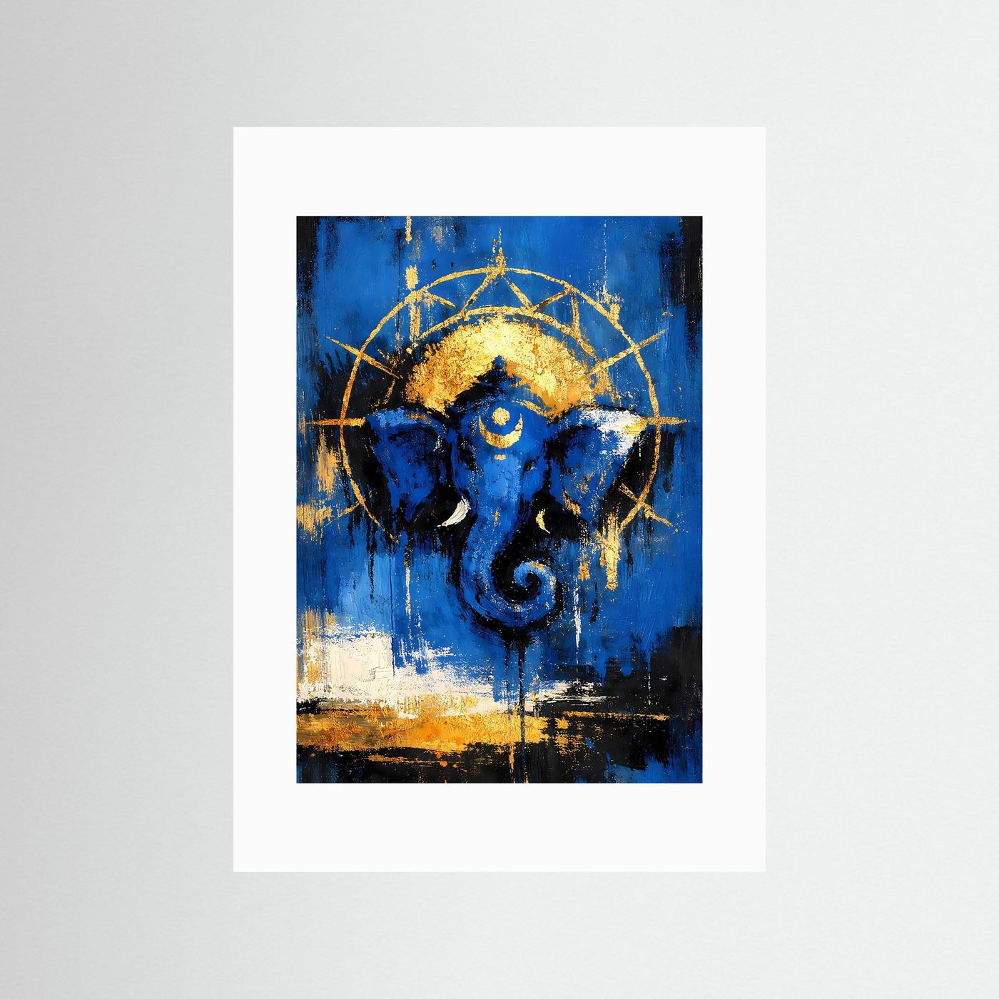 Abstraktes Löwenkopf-Kunstposter mit weißem Passepartout, blau-goldenes Motiv, Hochformat