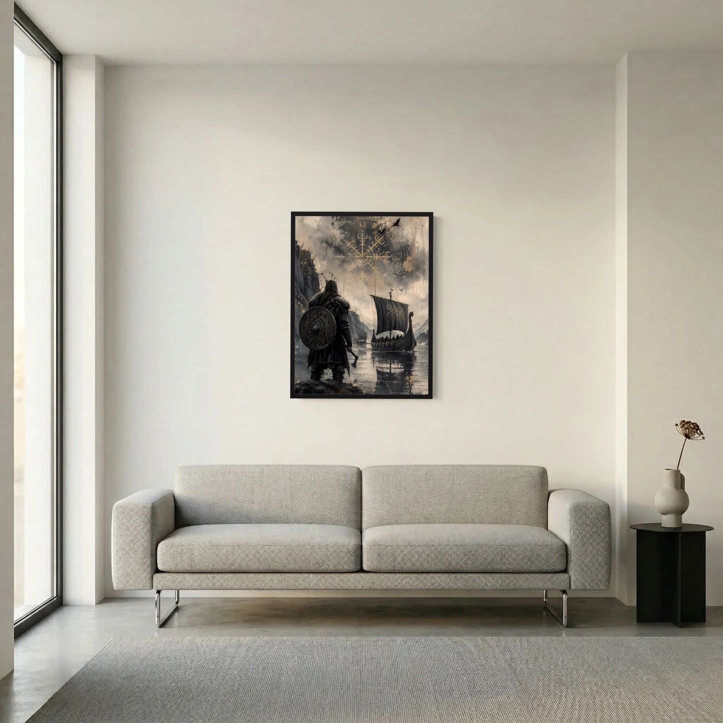 Wikinger-Poster im schwarzen Rahmen: Nordischer Krieger vor Wasser mit Langschiff und Runen.
