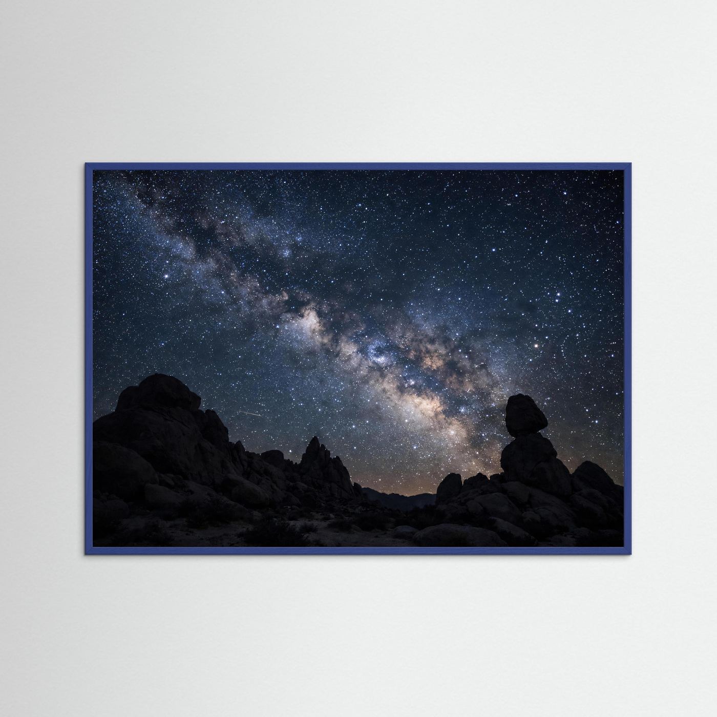 Poster Milchstraße über der Wüstenlandschaft | Majestätisches Sternenhimmel Wandbild