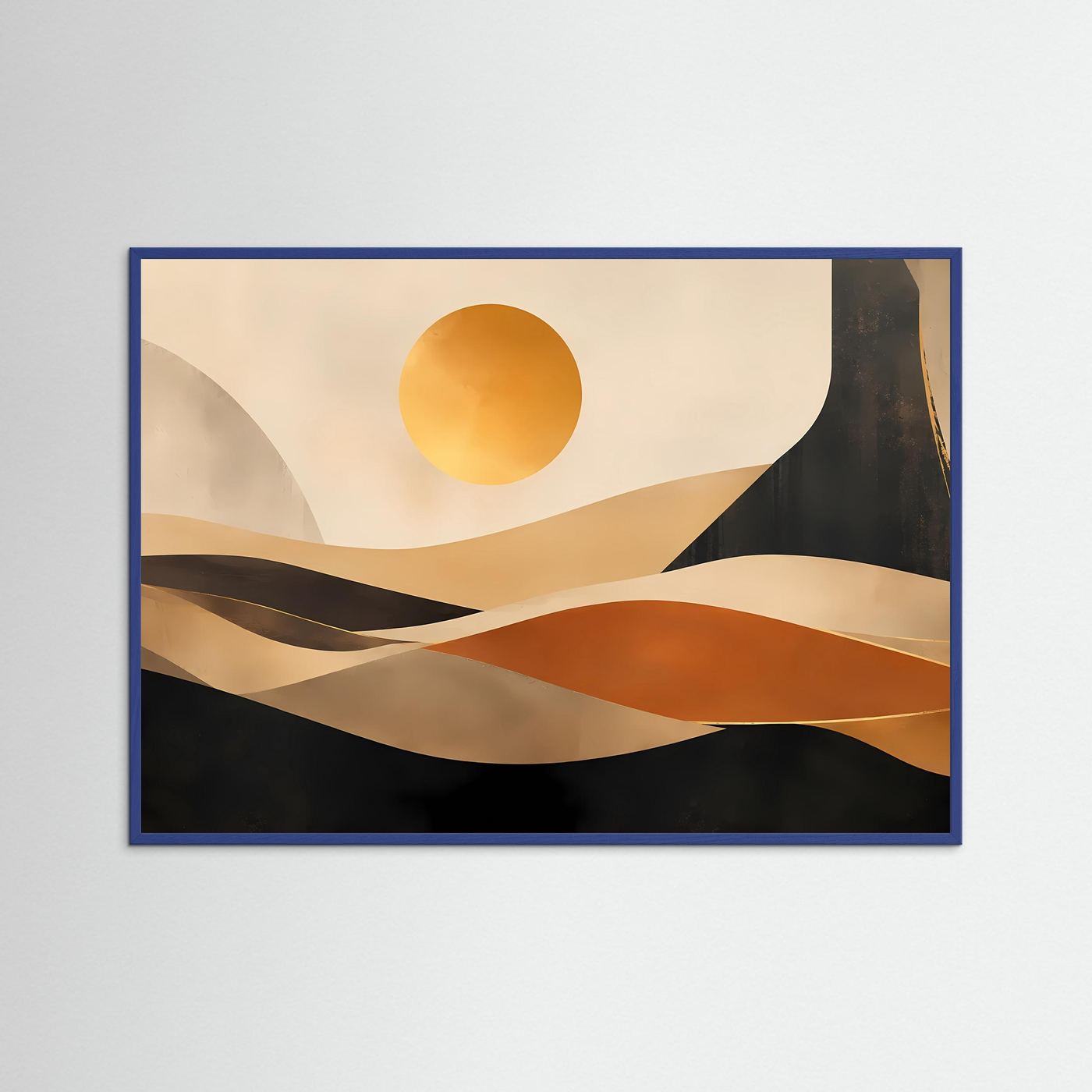 Abstraktes Wüstenlandschafts-Poster mit Sonne und Dünen in Beige, Schwarz und Terrakotta, blauer Rahmen