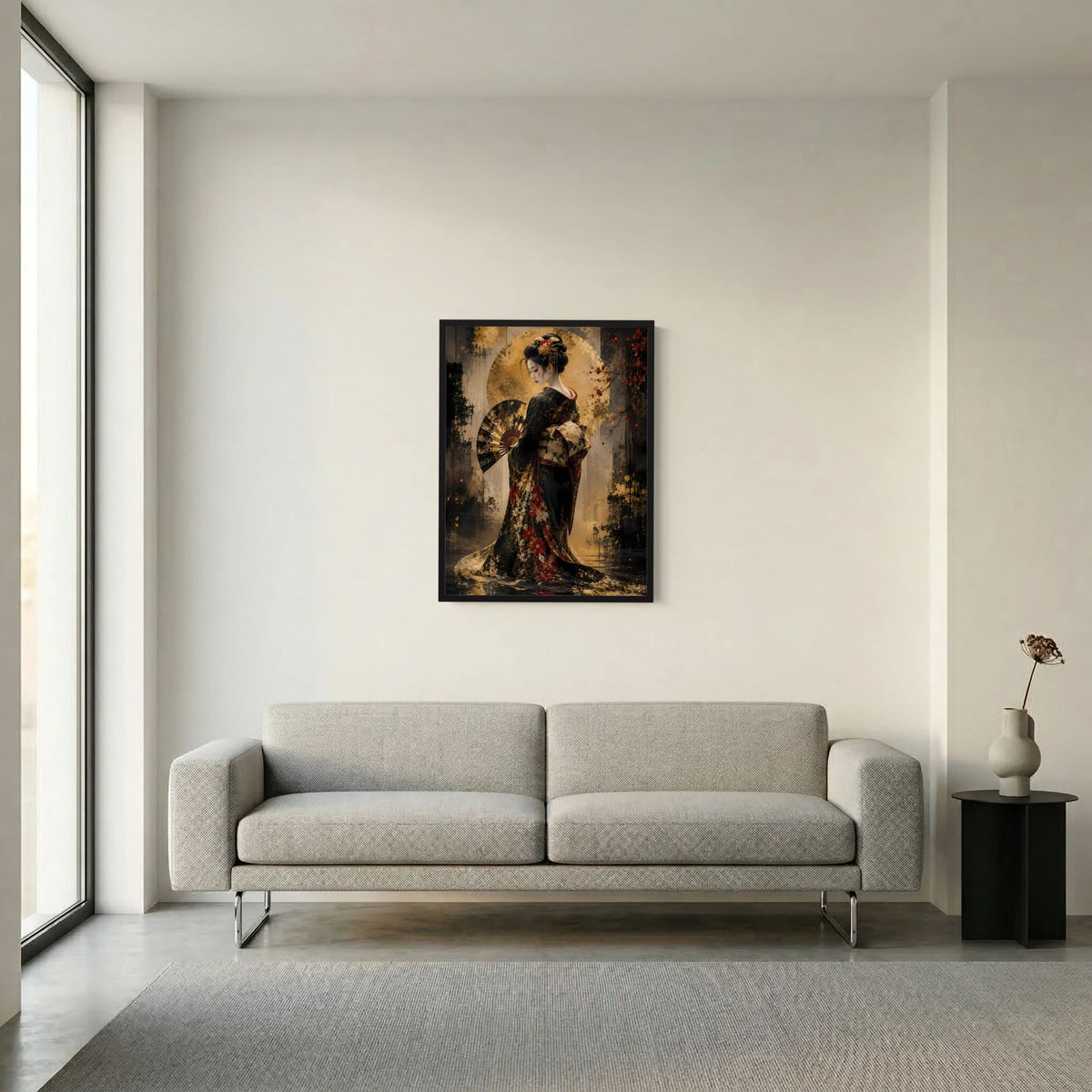 Wandposter im Hochformat: Geisha im dunklen Kimono mit goldener Gestaltung, schwarzer Rahmen.