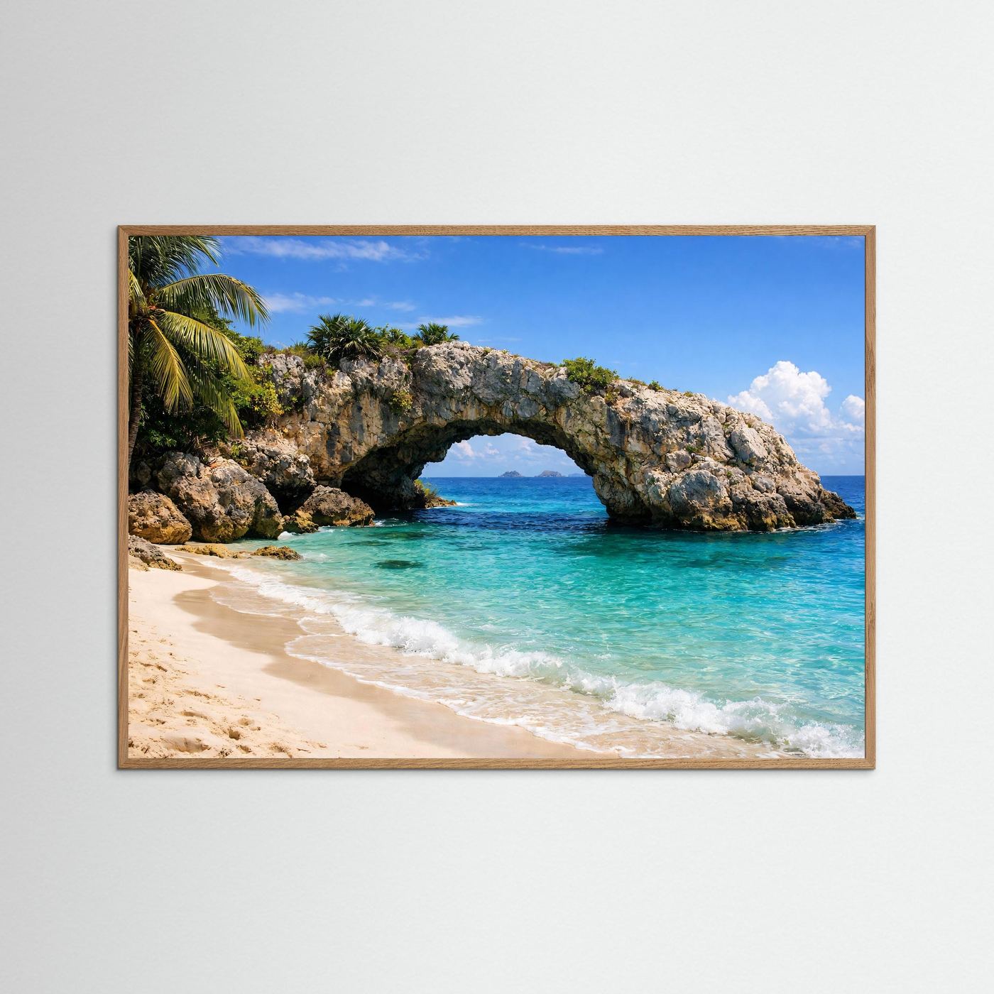 Naturposter Panorama-Querformat mit tropischem Strand und Felsbogen, helle Holzumrandung
