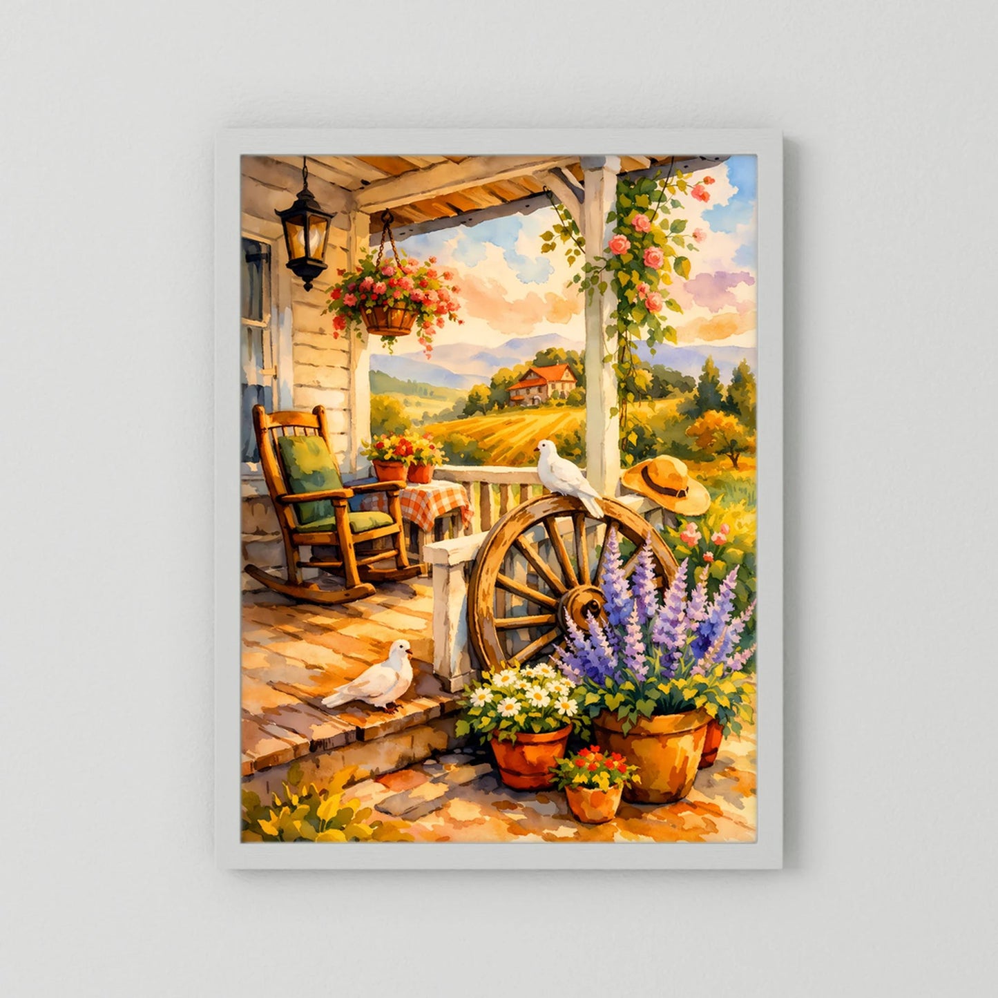 Kunstposter mit Veranda, Blumenampeln und Tauben, Holzrad im Bild, silbergrauer Rahmen