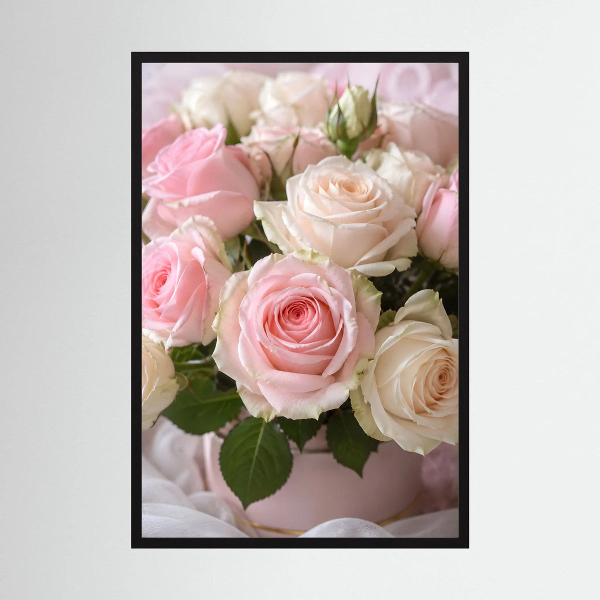 Rosenstrauß-Wandposter mit rosa und weißen Rosen im Nahdetail, schwarzer Rahmen.
