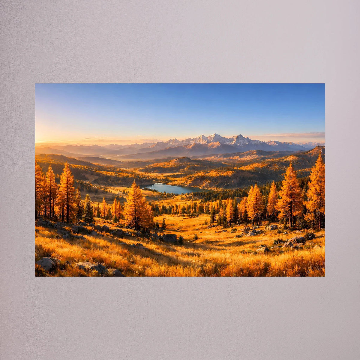 Querformatiges Naturfotografie-Wandbild mit Bergtal und Herbstbäumen, blau umrandet.