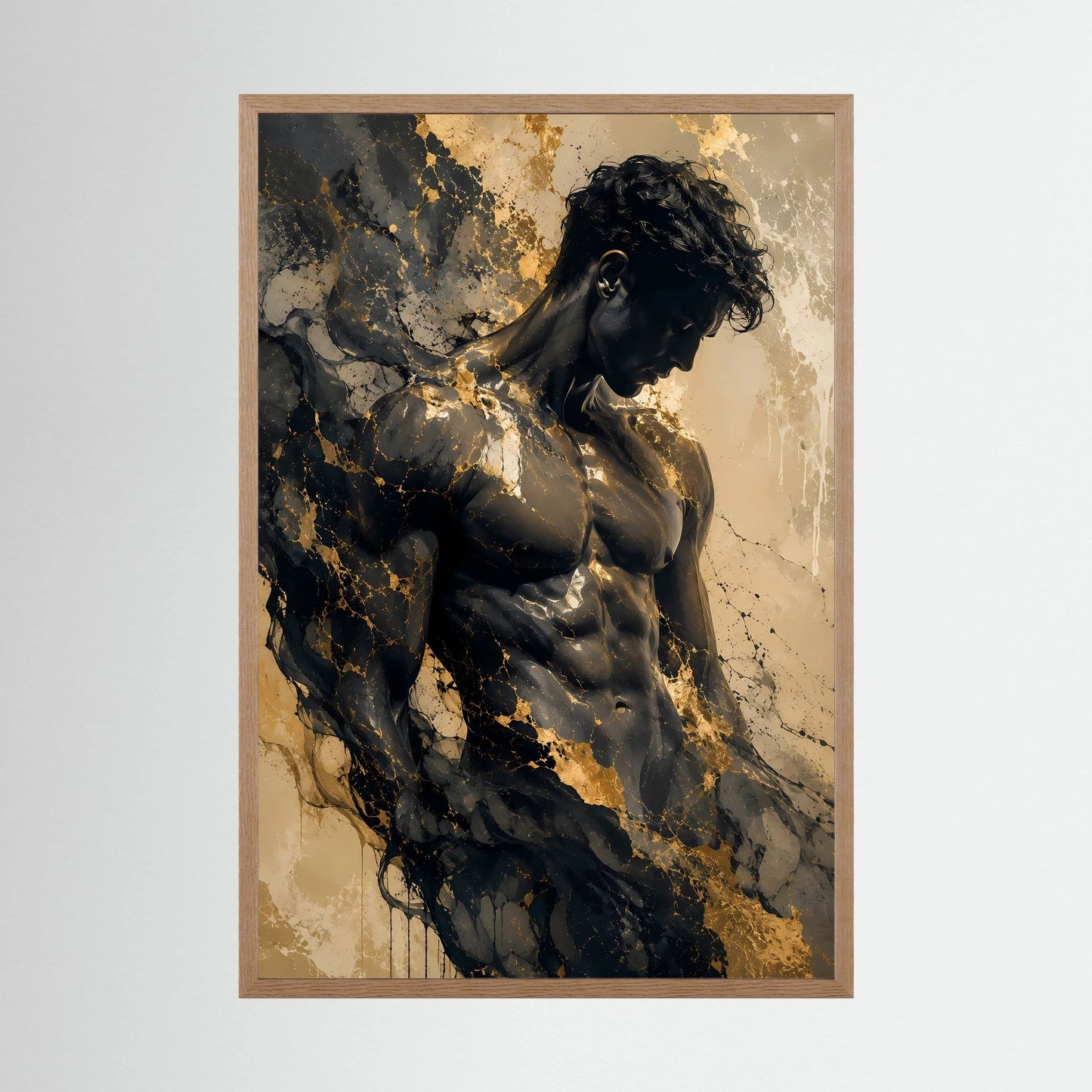 Hochformat-Poster im braunen Holzrahmen mit abstraktem Männerkörper in Schwarz und Gold