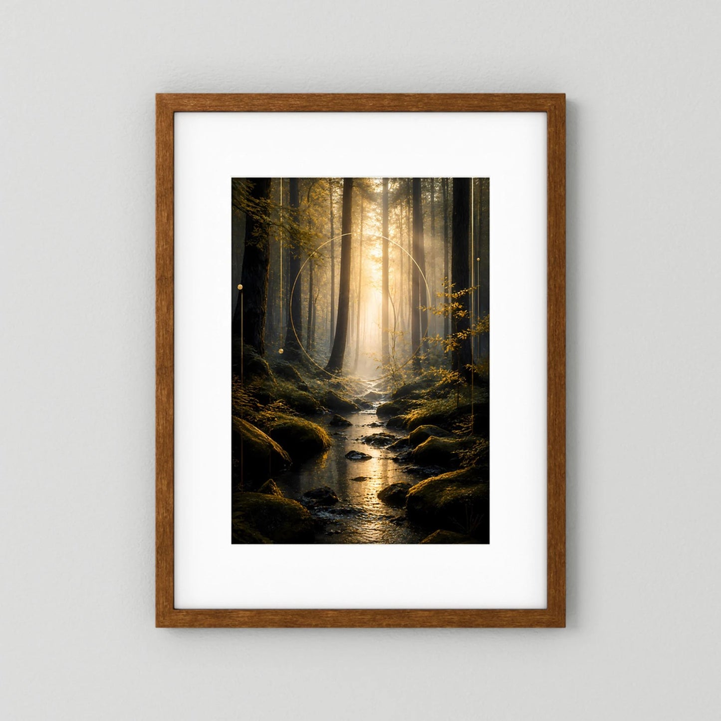 Hochformat-Poster im braunen Holzrahmen mit Waldweg und goldenem Licht