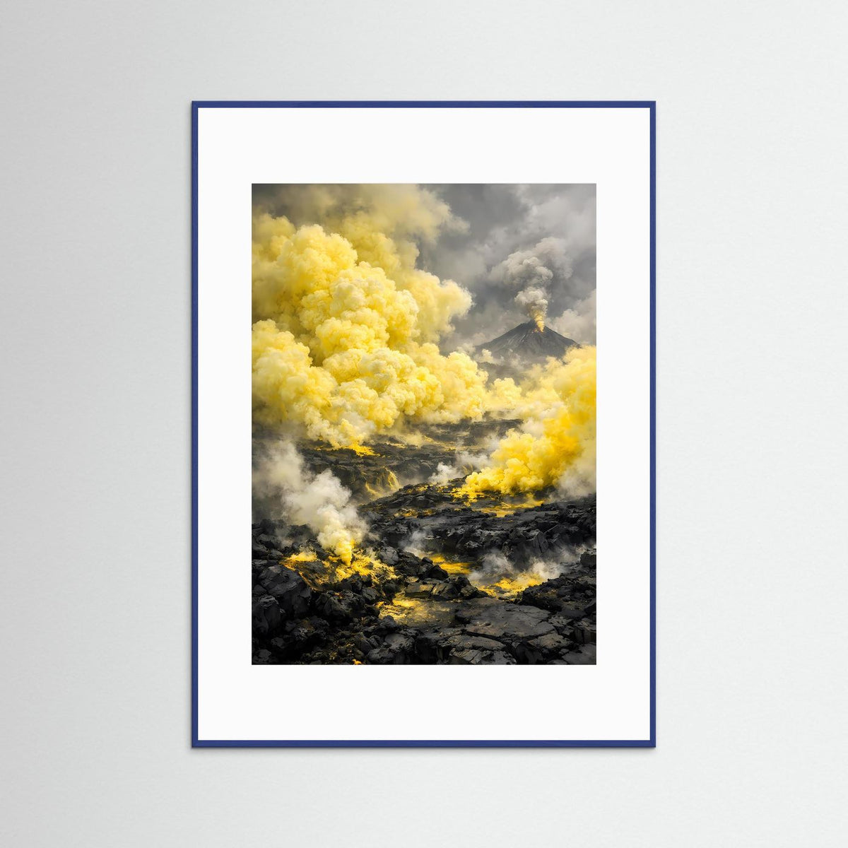 Gerahmtes Vulkanposter mit gelbem Rauch, schwarzer Lava, blauer Rahmen