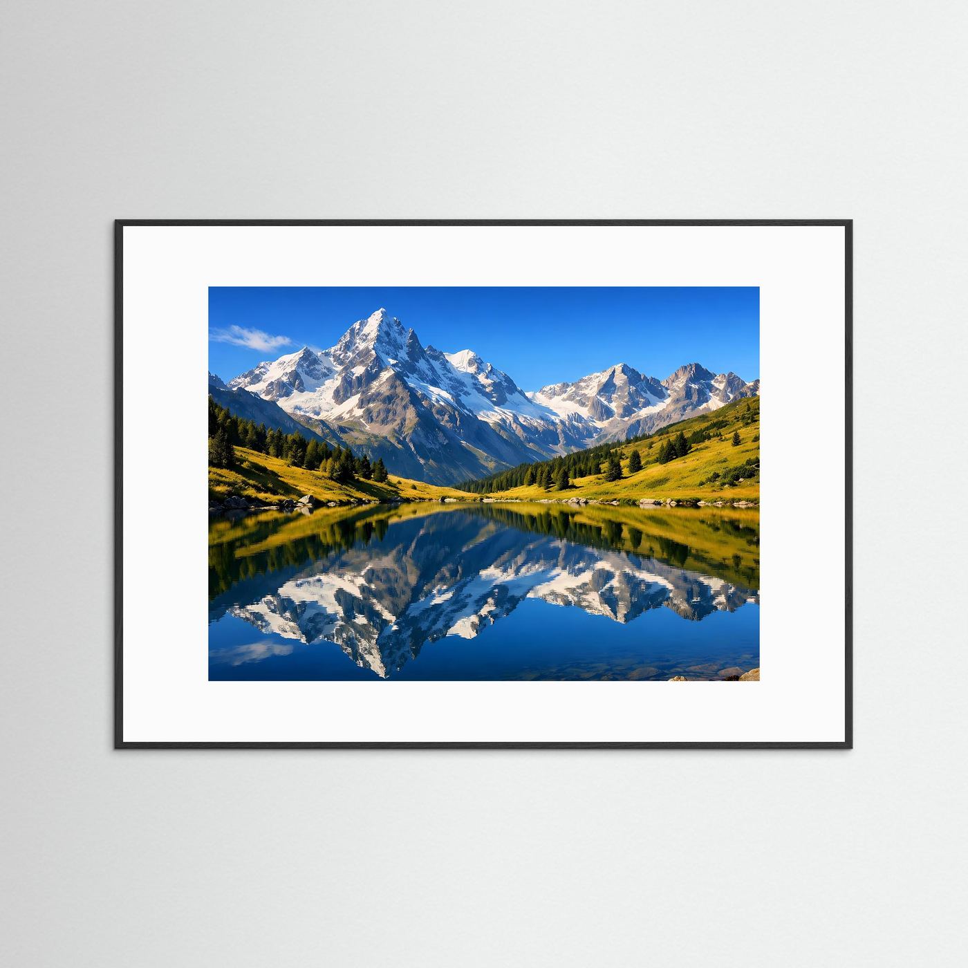 Panorama-Bergposter im Querformat mit Alpen und spiegelndem See, schwarzer Rahmen