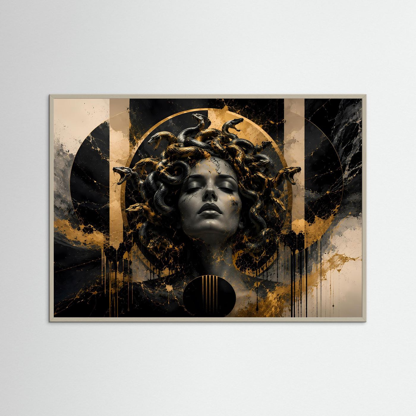 Medusa in Schwarz & Gold | Mystische Schlangenkunst im Luxusdesign