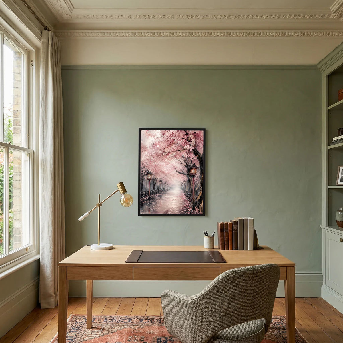 Hochformat-Poster: rosafarbene Kirschblütenallee mit Laternen im dunklen Rahmen.