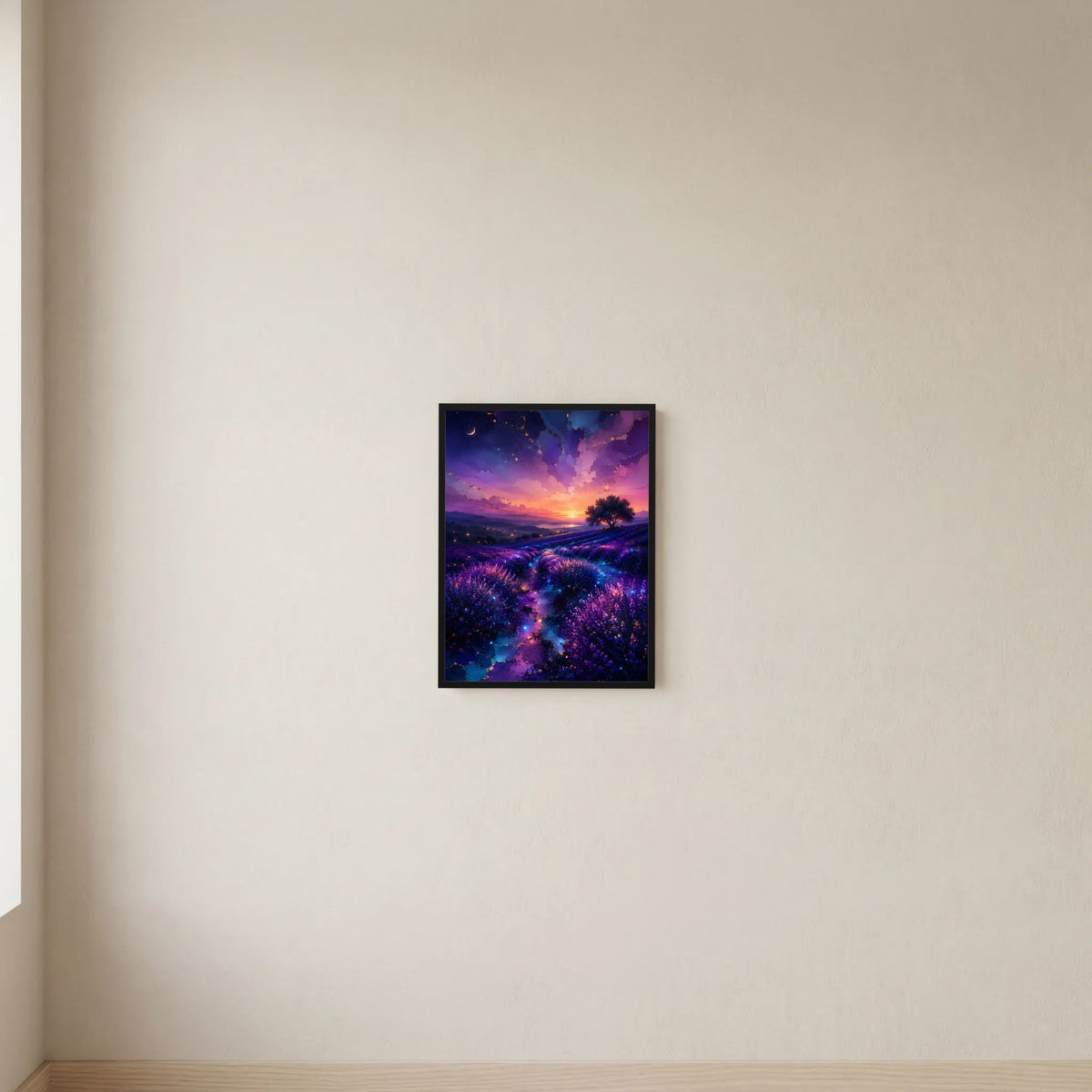 Wandposter mit Lavendelfeld und Sonnenuntergang in Violett und Blau, dunkler Rahmen.