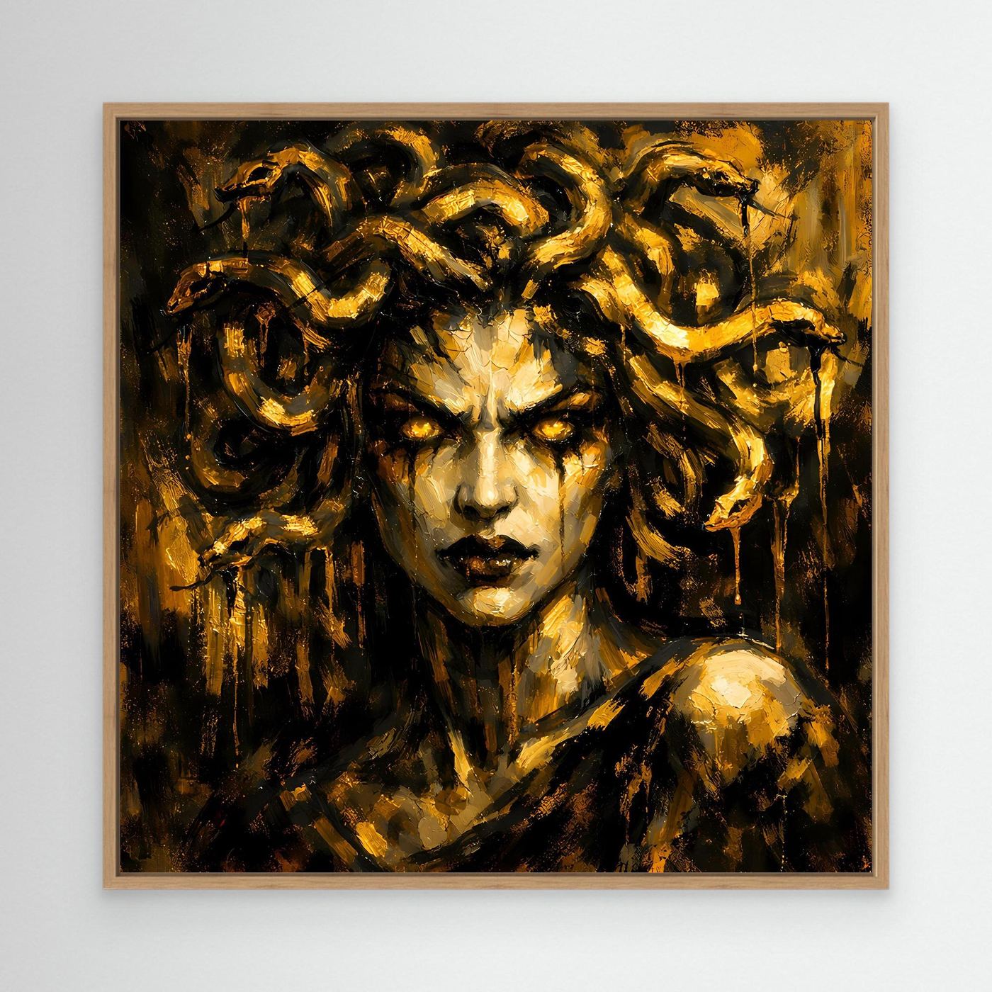 Leinwand Goldene Medusa in düsterer Optik | Modernes Mythologie Wandbild Luxus