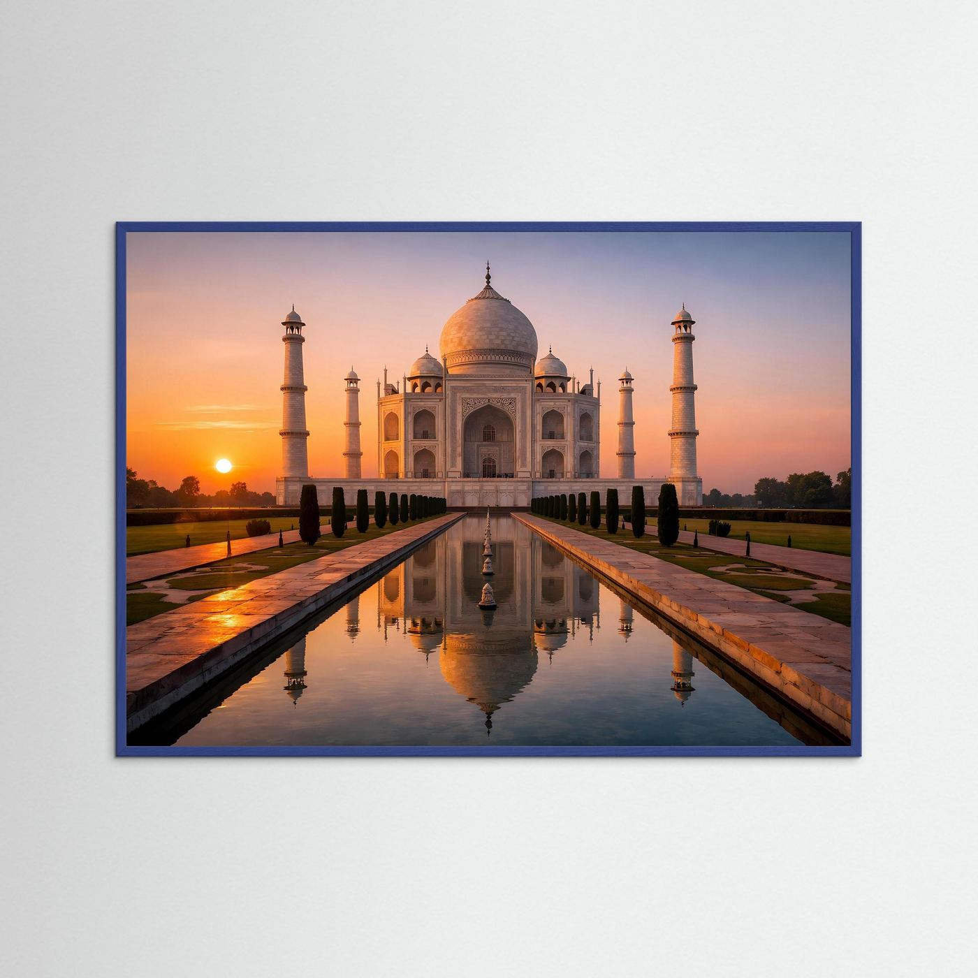 Poster Taj Mahal im Sonnenuntergang im blauen Rahmen mit symmetrischer Ansicht