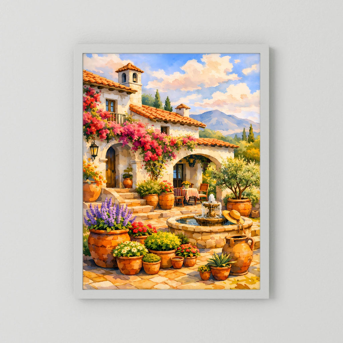 Hochformatiges Kunstposter mit mediterranem Innenhof, Blumen und Brunnen im hellen Rahmen