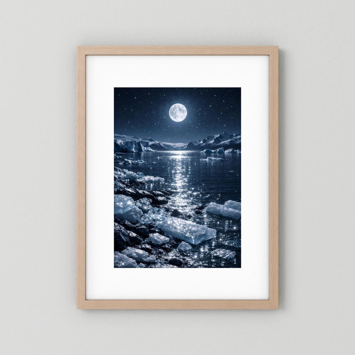 Poster Hochformat: Mond über Eismeer, Nachtlandschaft, heller Holzrahmen
