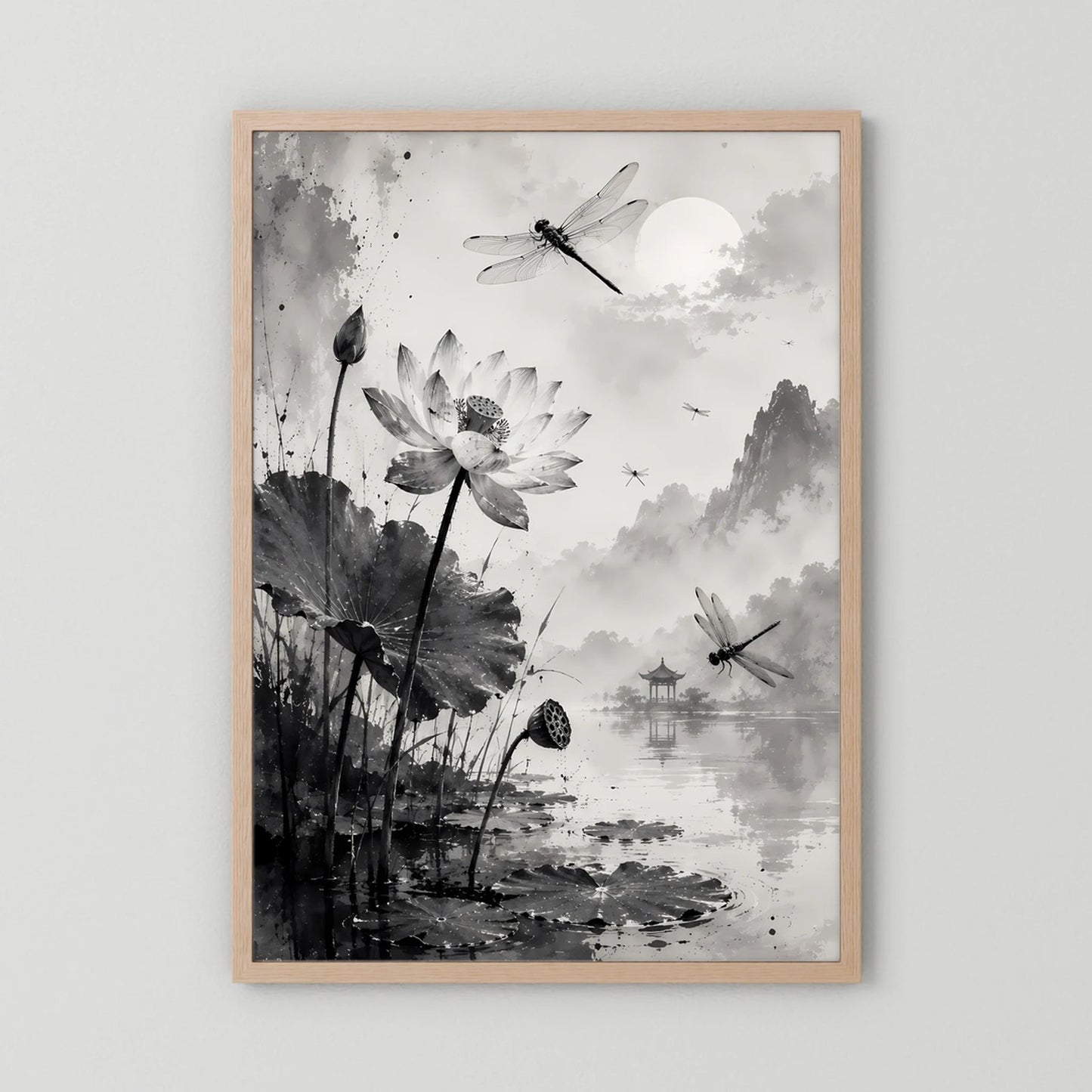 Hellholzfarbener Rahmen für Hochformat-Poster mit Lotusblüten, Libellen und Wasser