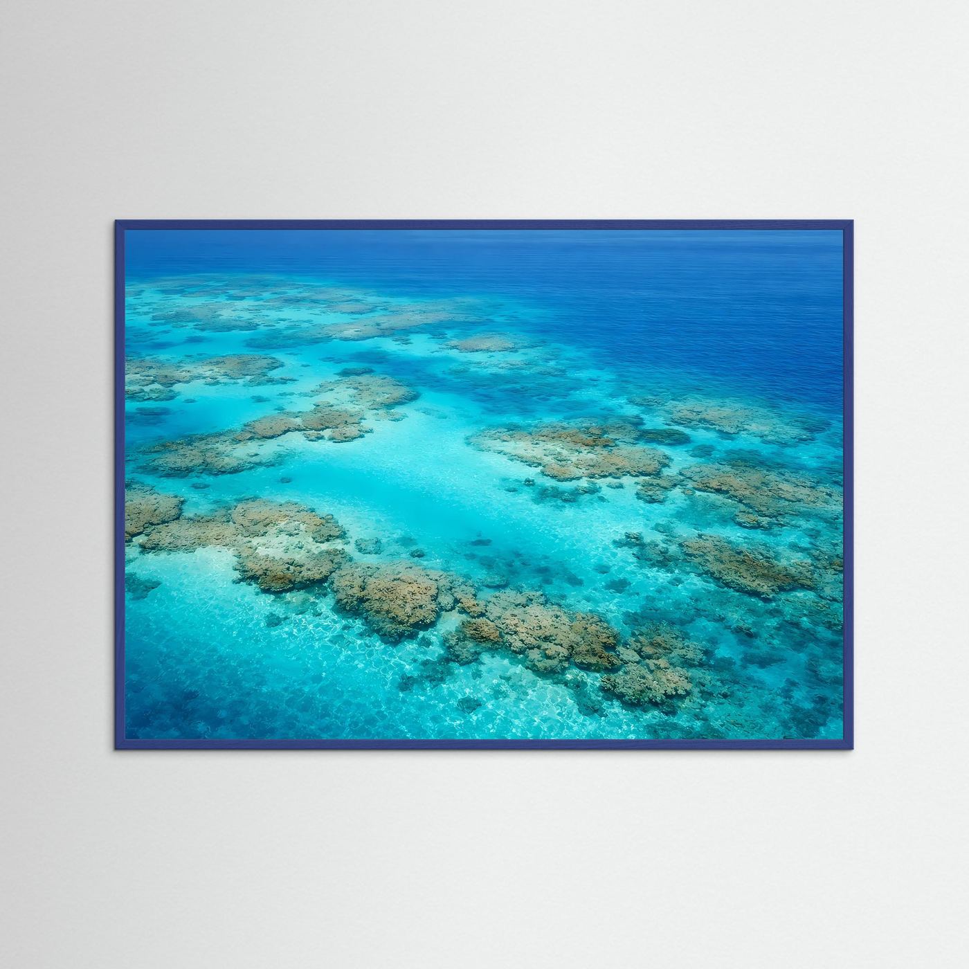 Meer- und Korallenriff-Poster im Querformat mit schwarzem Rahmen, Riffinseln über dem Grund
