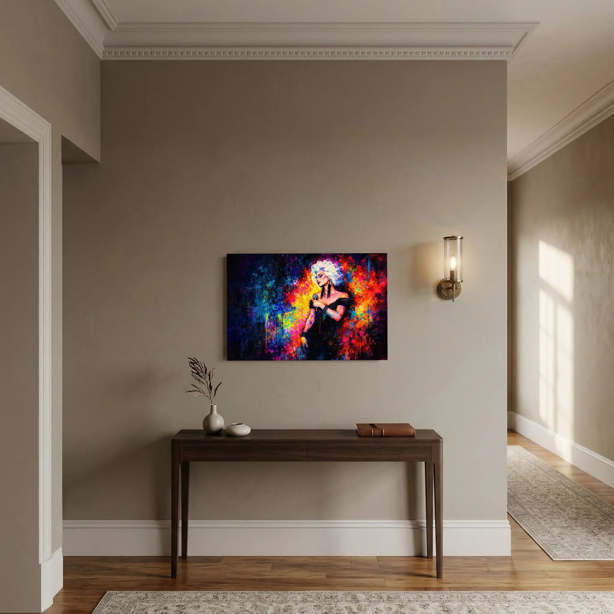 Querformat-Wandbild mit Porträt einer Sängerin in farbiger Pop-Art-Spritzgrafik