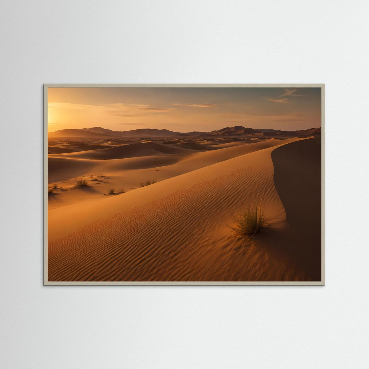 Poster mit goldenen Sanddünen bei Sonnenuntergang, grauer Holzrahmen