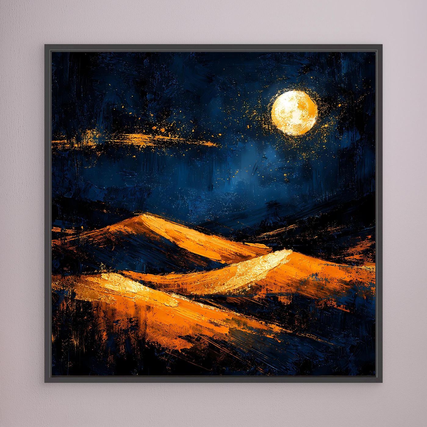 Abstraktes Leinwand-Wandbild mit goldenen Dünen, dunklem Blau und hellem Mond, schwarzgrau gerahmt