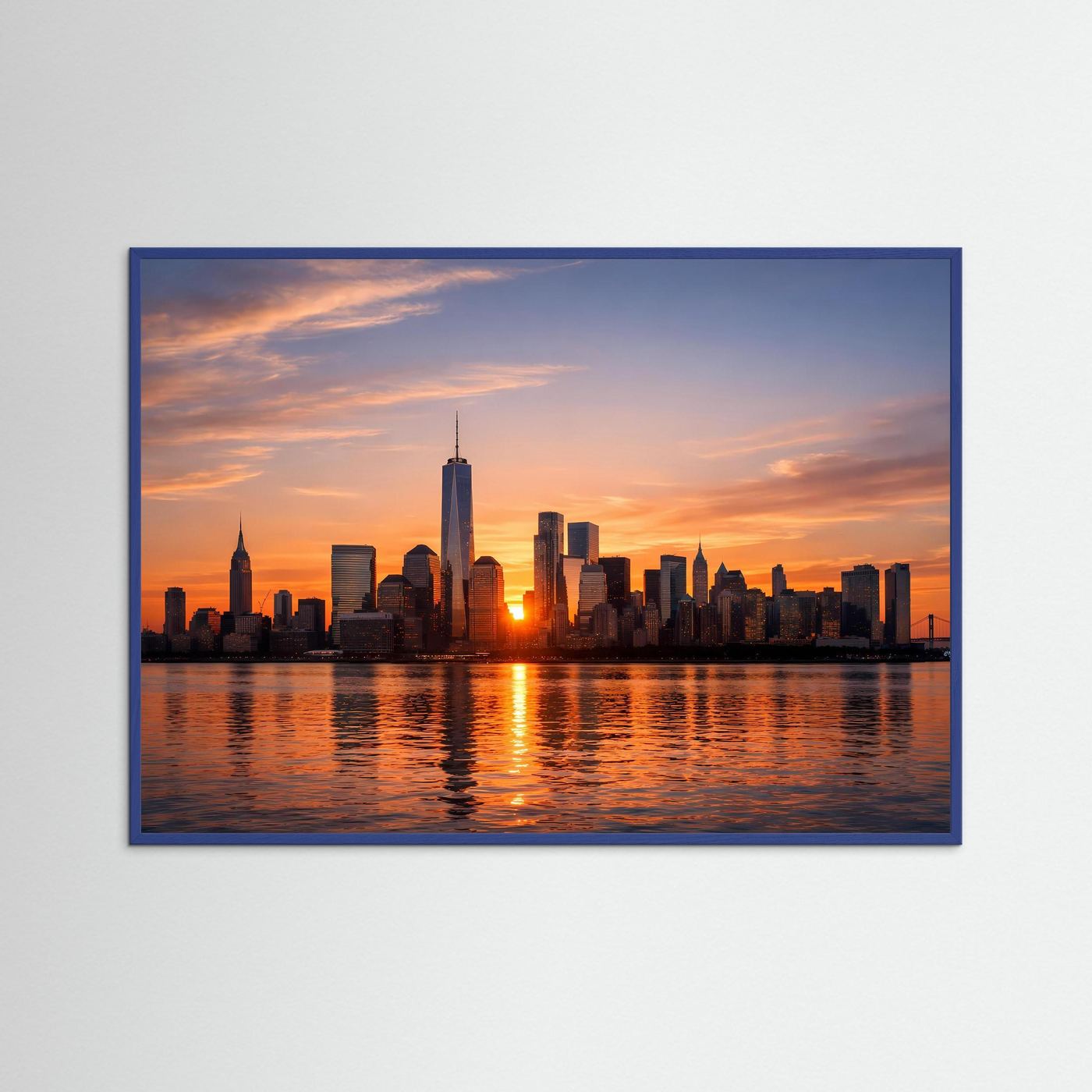 Architekturposter Querformat: New-York-Skyline bei Sonnenuntergang, im blauem Rahmen